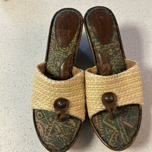 🍍 Born Women's Brown Leather Detail Nice Summer Vacation Wedge Sandals 8🍍